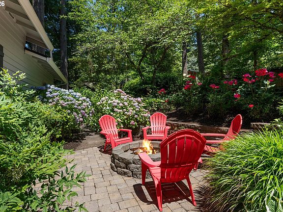 5th image of 1812 SW Greenway Cir