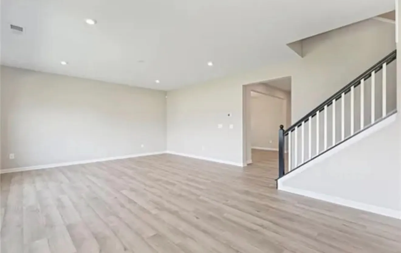 4 bed, 3156 sqft, $2,850 — Photo 2