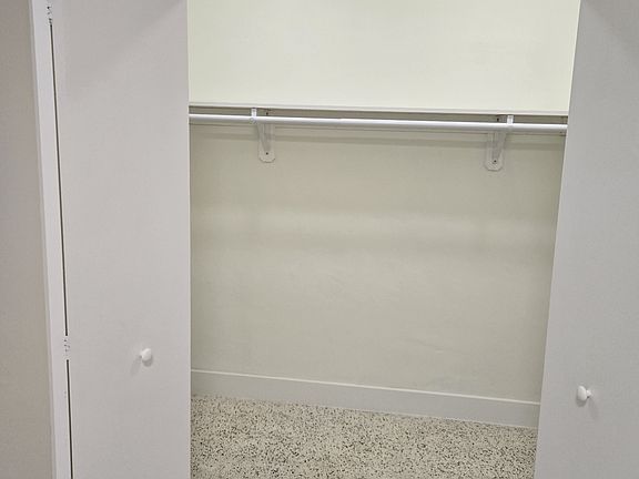 Bedroom walking closet entrance