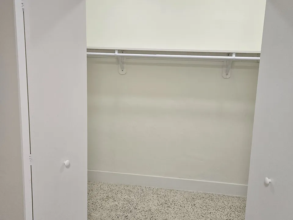 Bedroom walking closet entrance