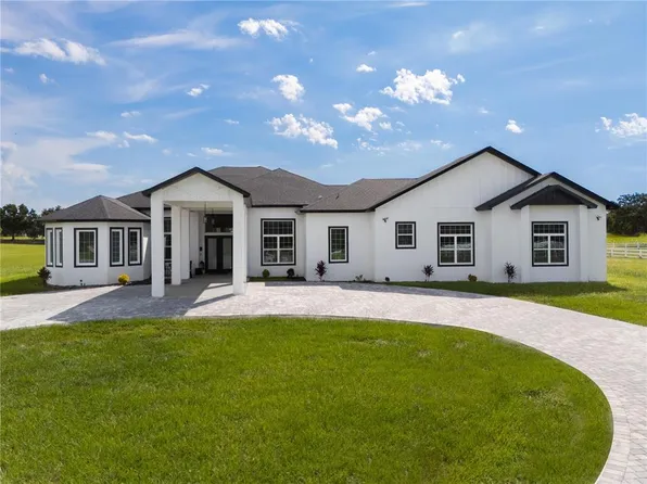 18800 Groves Dr, Groveland, FL 34736