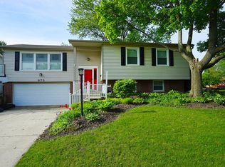 873 Surryse Rd, Lake Zurich, IL 60047