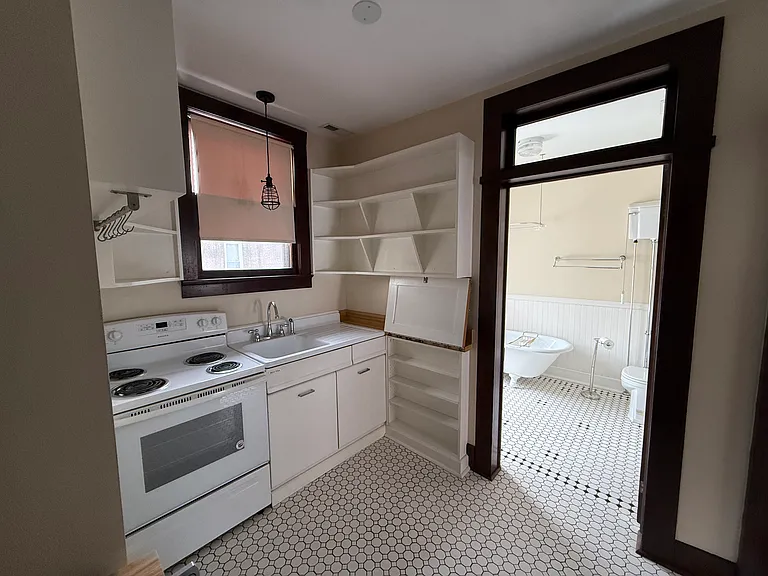 513 SE 2nd St #D — Photo 2