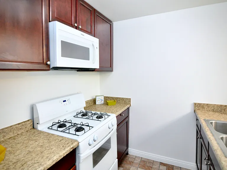 1621 Hotel Cir S #E304 — Photo 4