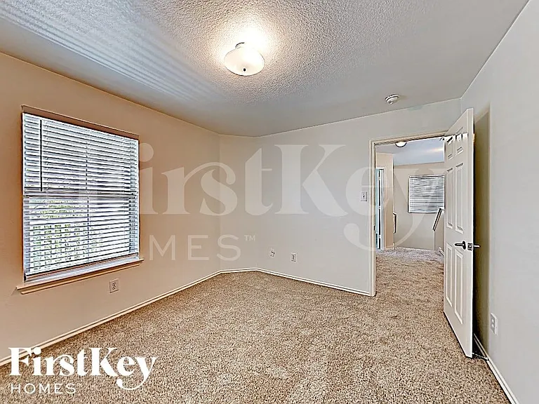 9117 Waterman Dr — Photo 10