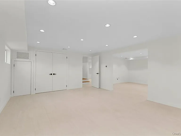 225 Hilltop St — Photo 16