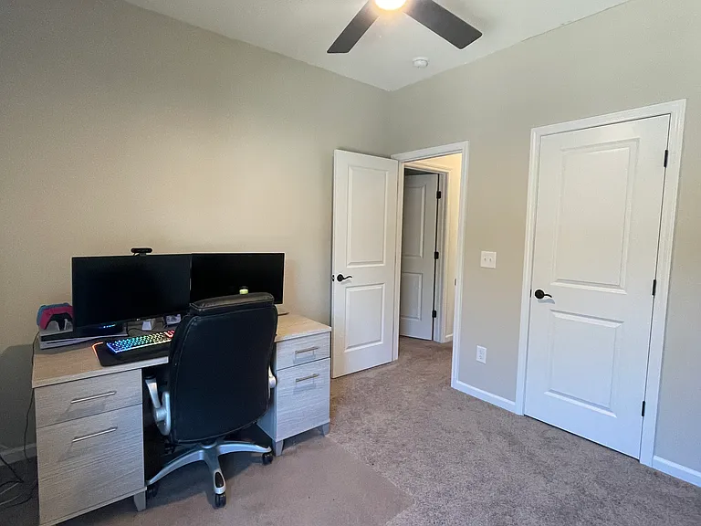 extra bedroom upstairs/office