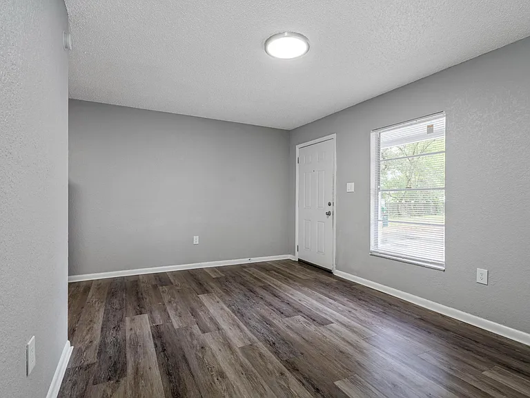 Palm Square Homes — Photo 11