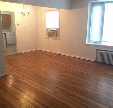 5th image of 349 Bloomfield Ave #82
