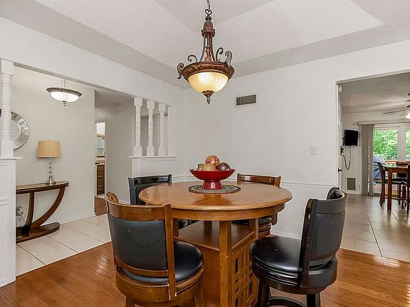 4th image of 1801 NE Abbey Ln