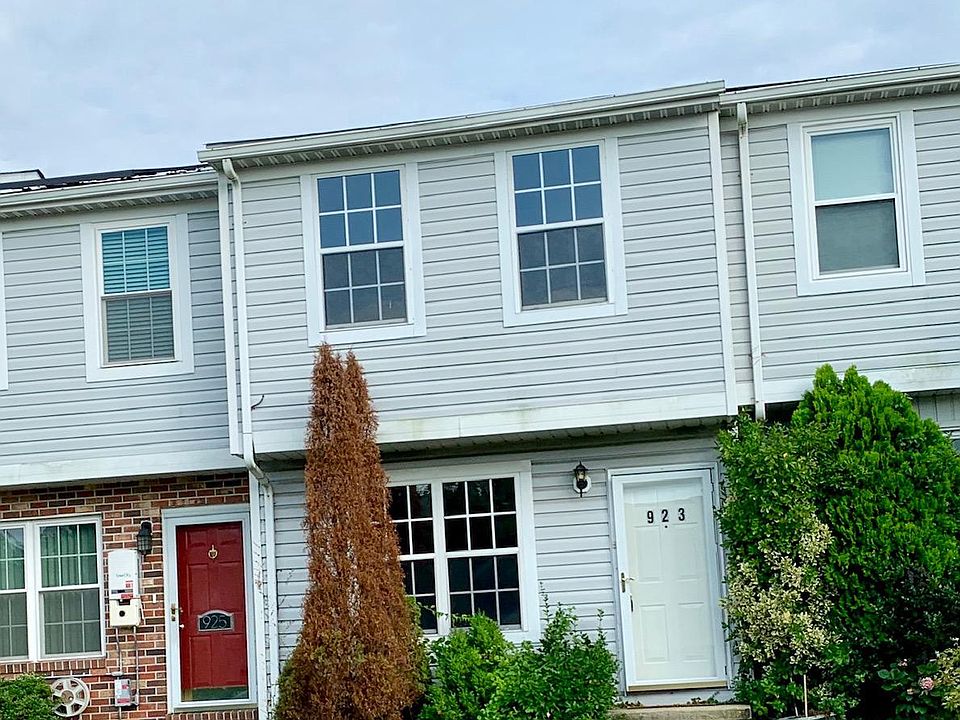 1st image of 923 N Olive Branch Ct