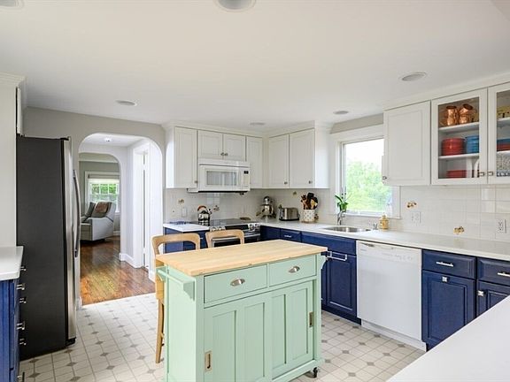 5th image of 99 Great Hill Dr