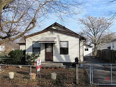 3121 S Lockburn St photo 1