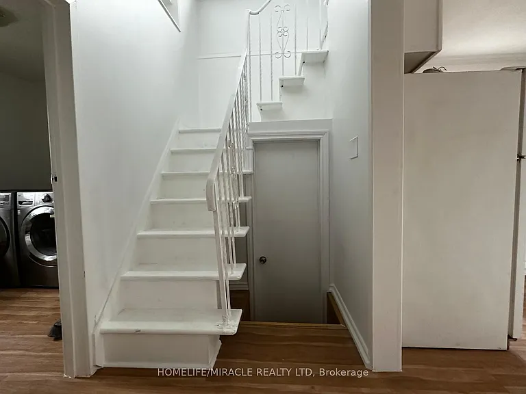 33 Jeavons Ave #ENTIRE HOUSE — Photo 7