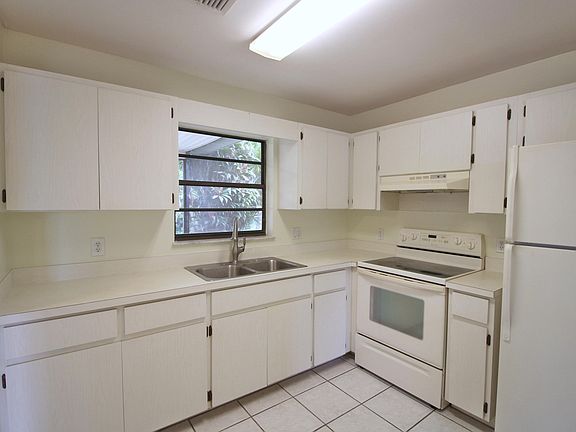 3rd image of 957 SE Odonnell Lane