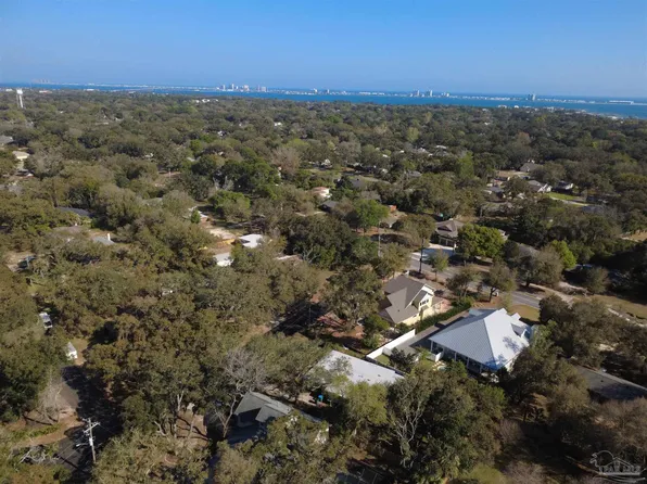 3 Driftwood Ln, Gulf Breeze, FL 32561
