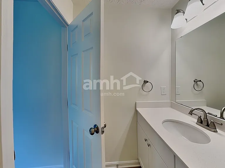 2237 Antoinette Way — Photo 11