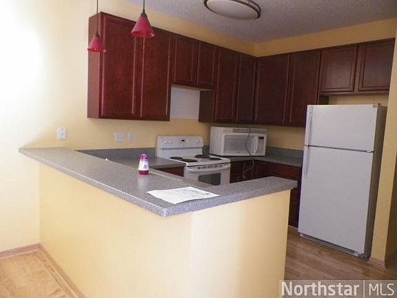 5th image of 3049 CHAMBERLAIN Street N