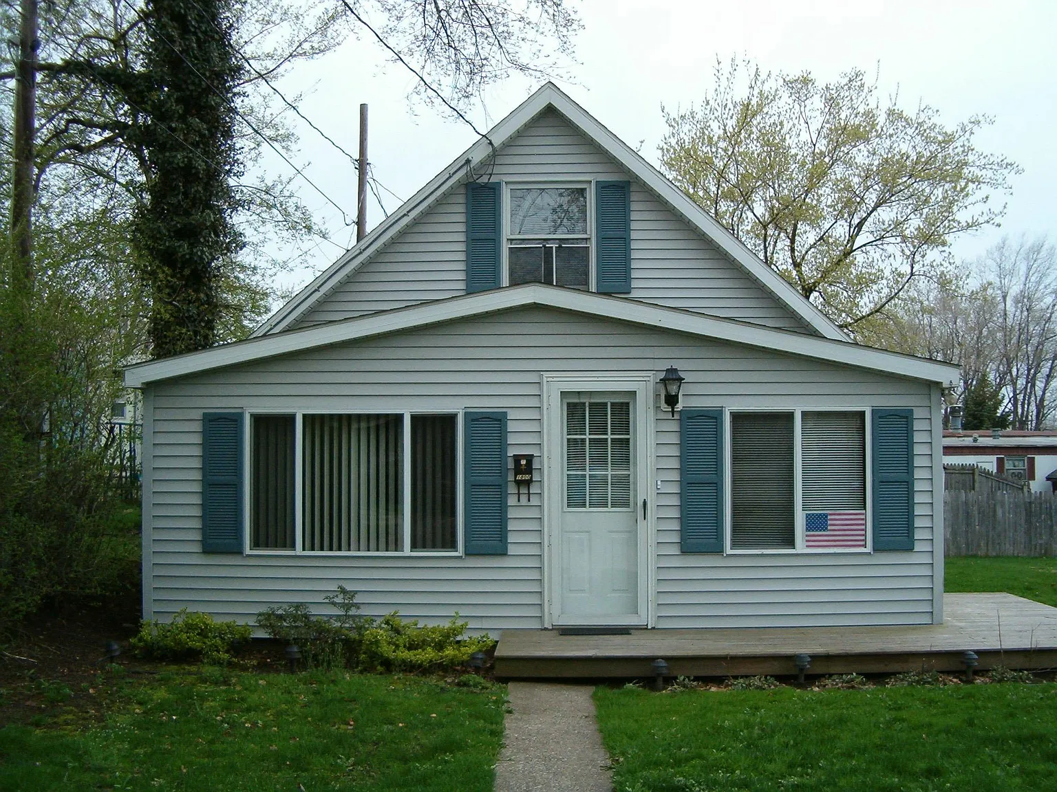1800 Center St photo 1