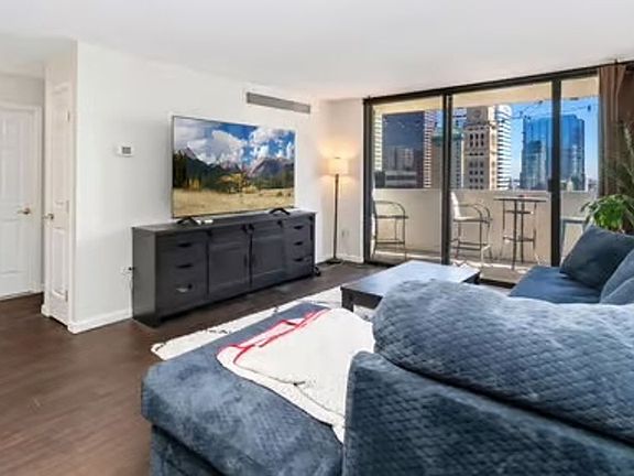 5th image of 1020 15th St APT 15E