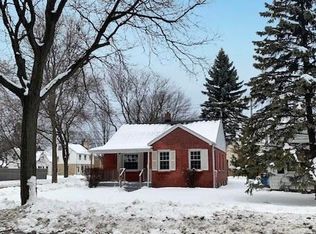 150 E Henry Clay St, Whitefish Bay, WI 53217