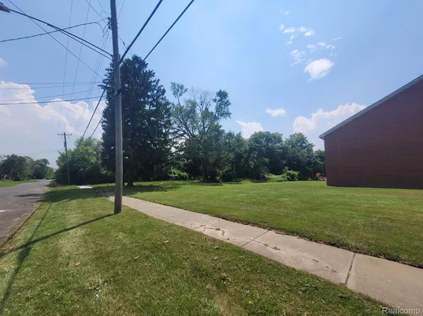 9585 Iris St, Detroit, MI 48227