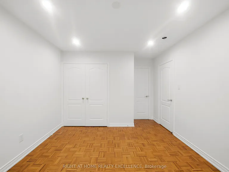 16 Whitford Ct #MAIN UPPER LEVEL — Photo 29