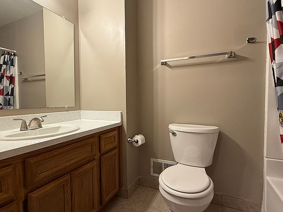 3rd image of 15846 Cambridge Dr