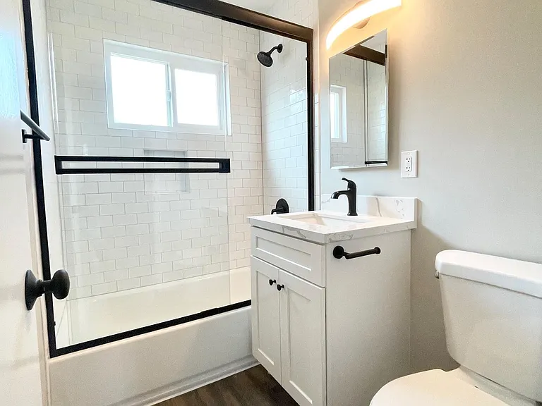 1144 N Mollison Ave — Photo 15
