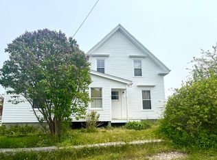 33 Carver St, Vinalhaven, ME 04863