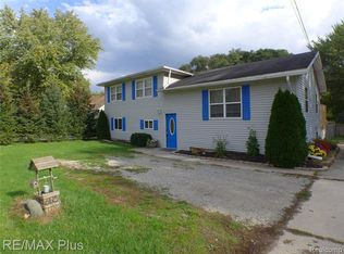 1304 E Caro Rd, Caro, MI 48723