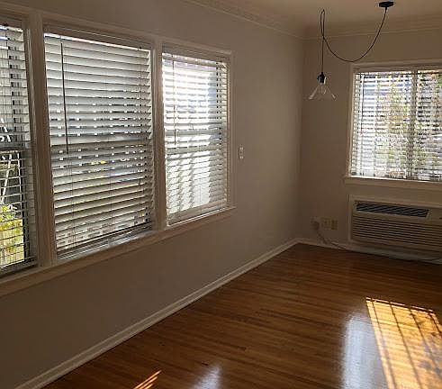 3rd image of 1423 N Fairfax Ave #1/4