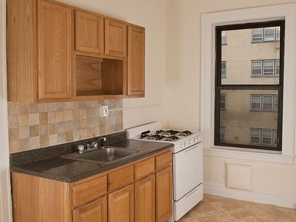 5th image of 40 S Munn Ave APT 408