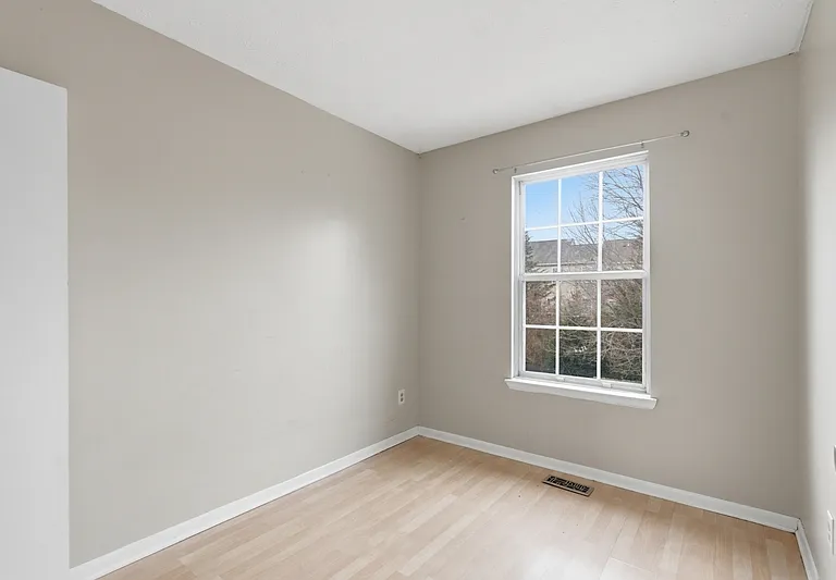 72 Chelmsford Ct — Photo 10
