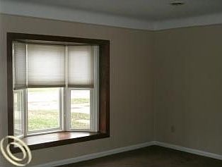 4th image of 32545 Sheridan St