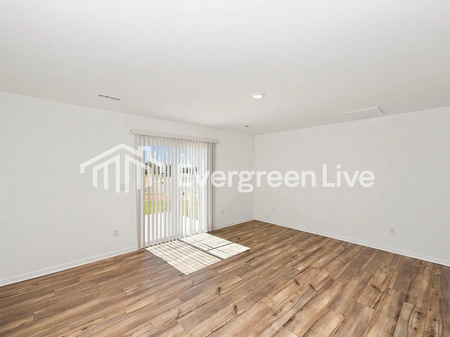 5 bed, 3.0 bath, 2578 sqft, $2,110 — Photo 3