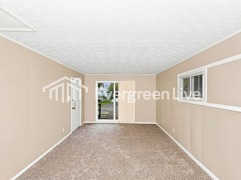 5543 E 42nd St — Photo 14