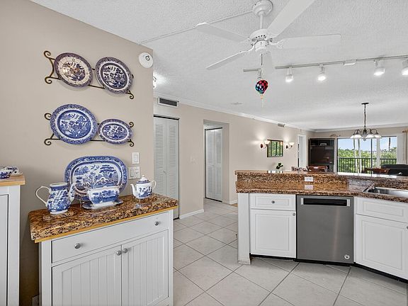 5th image of 2205 S Cypress Bend Drive #505