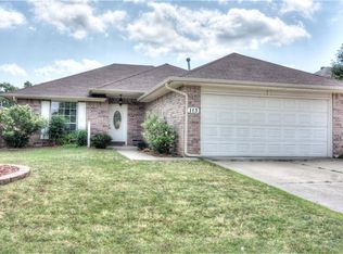 113 Greentree Dr, Noble, OK 73068
