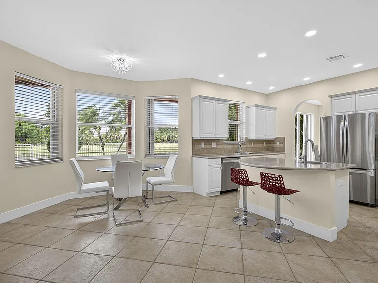 1724 Annandale Cir — Photo 27