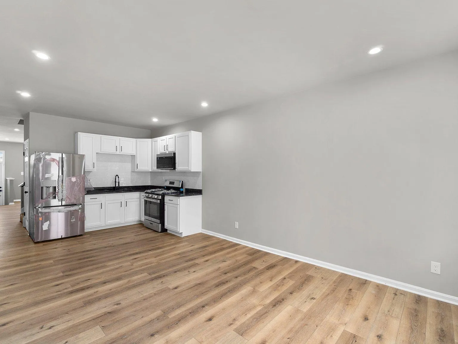 3 bed, 1444 sqft, $2,150 — Photo 3