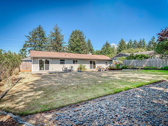 4th image of 428 NE Chambers Ct
