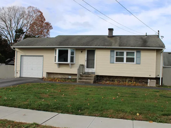 26 Salem Ln, Selden, NY 11784