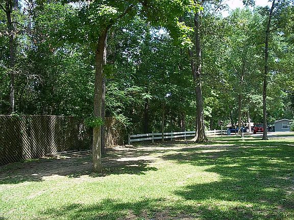 5th image of 8 Dogwood Dr