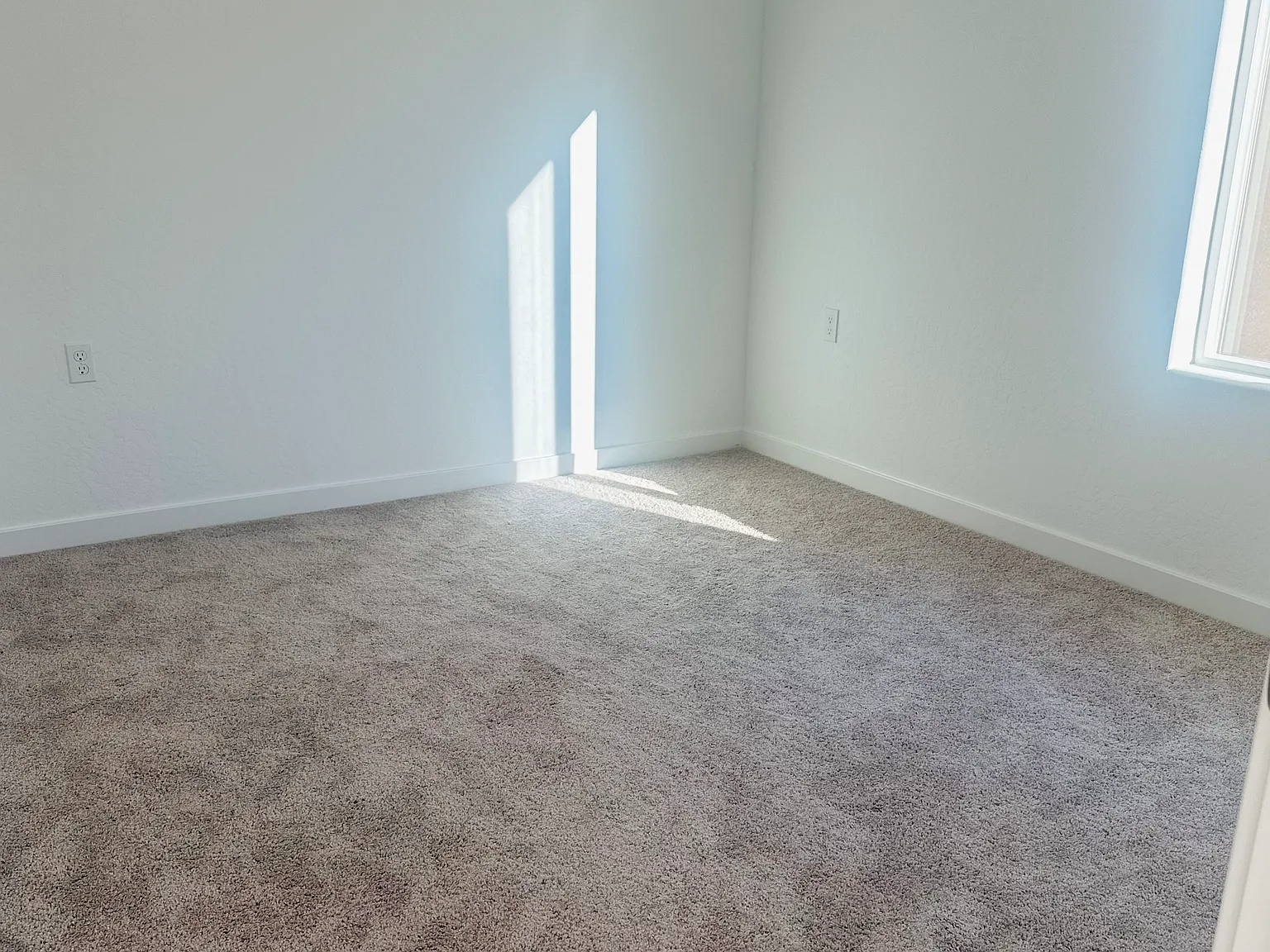 3 bed, 2.5 bath, 1713 sqft, $650 — Photo 2