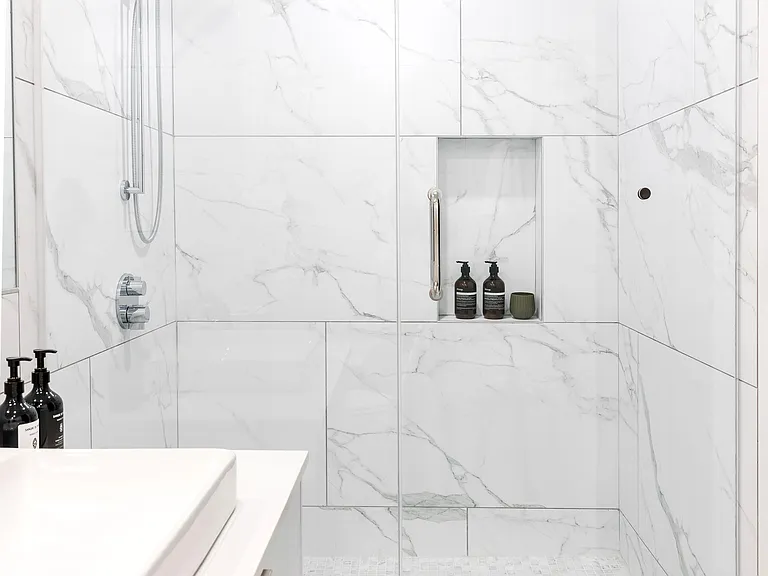 Calgary House — Photo 15