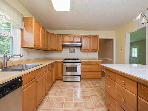 4th image of 2427 Bailey Dr