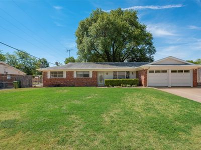 104 Hayes Ln, Hurst, TX, 76053