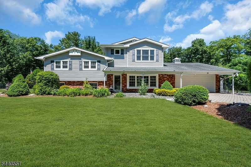 1st image of 15 Timber Ln