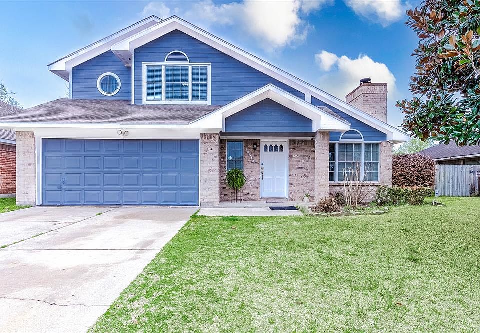 Welcome home to 13614 Sablegrove Lane!